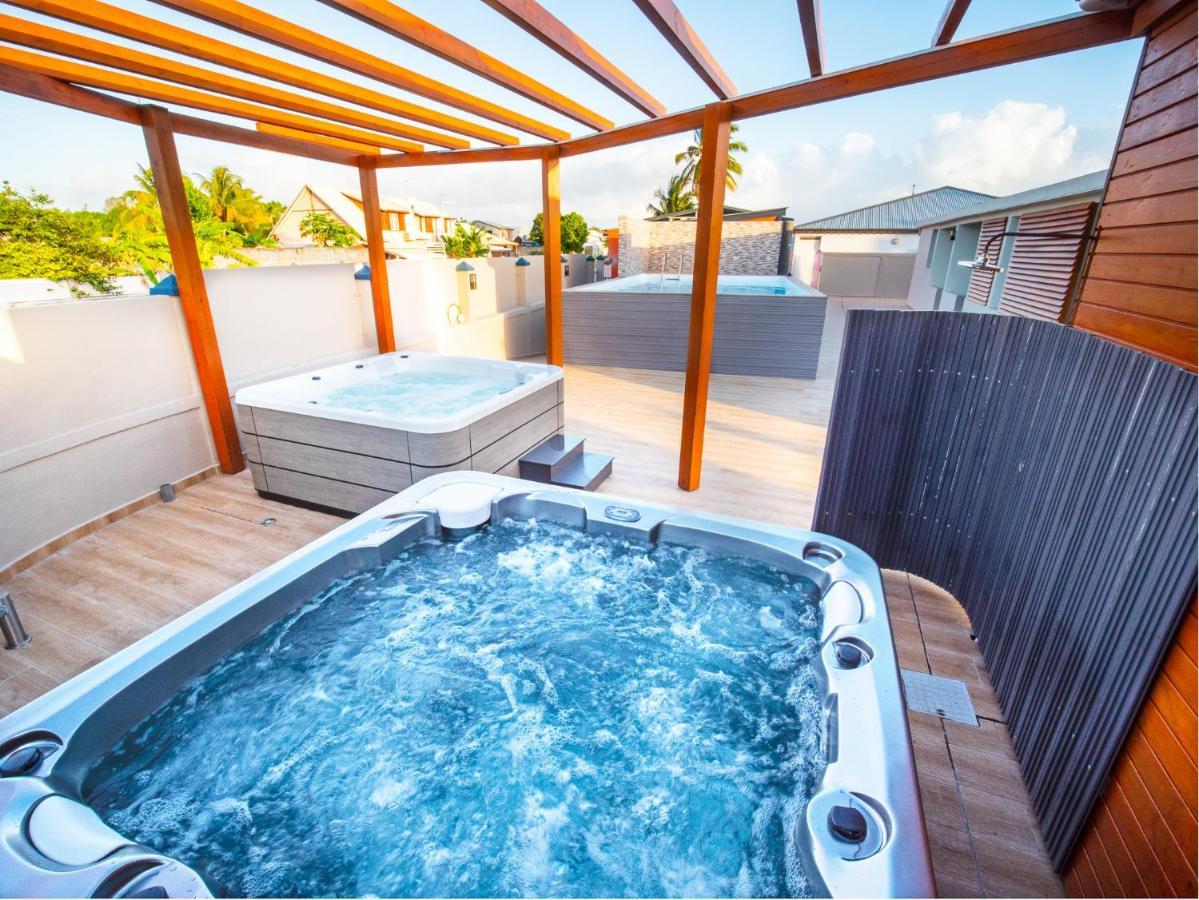 Evasion En Plein Coeur De La Ville T2 Jacuzzis Sauna Et Piscine Au Centre De Port-Louis Exteriér fotografie
